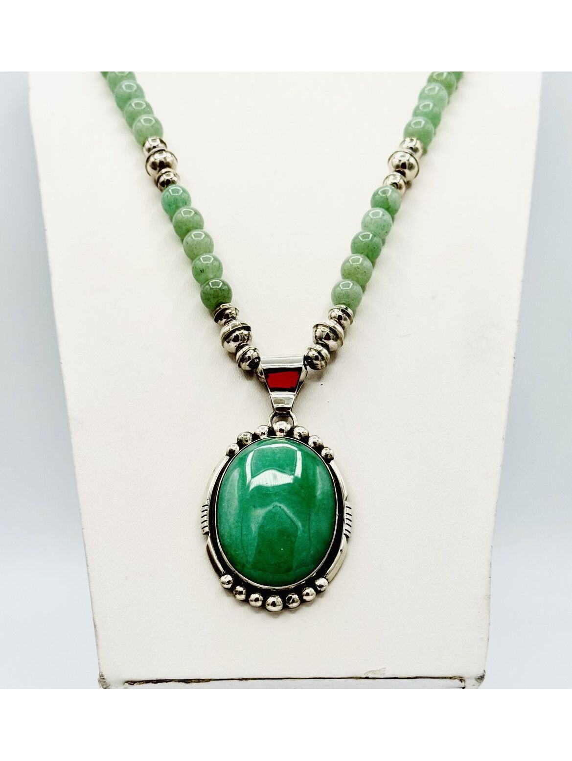 Vintage Navajo Rrt Sterling Polished Lg. Oval Green Stone Cabochon Necklace